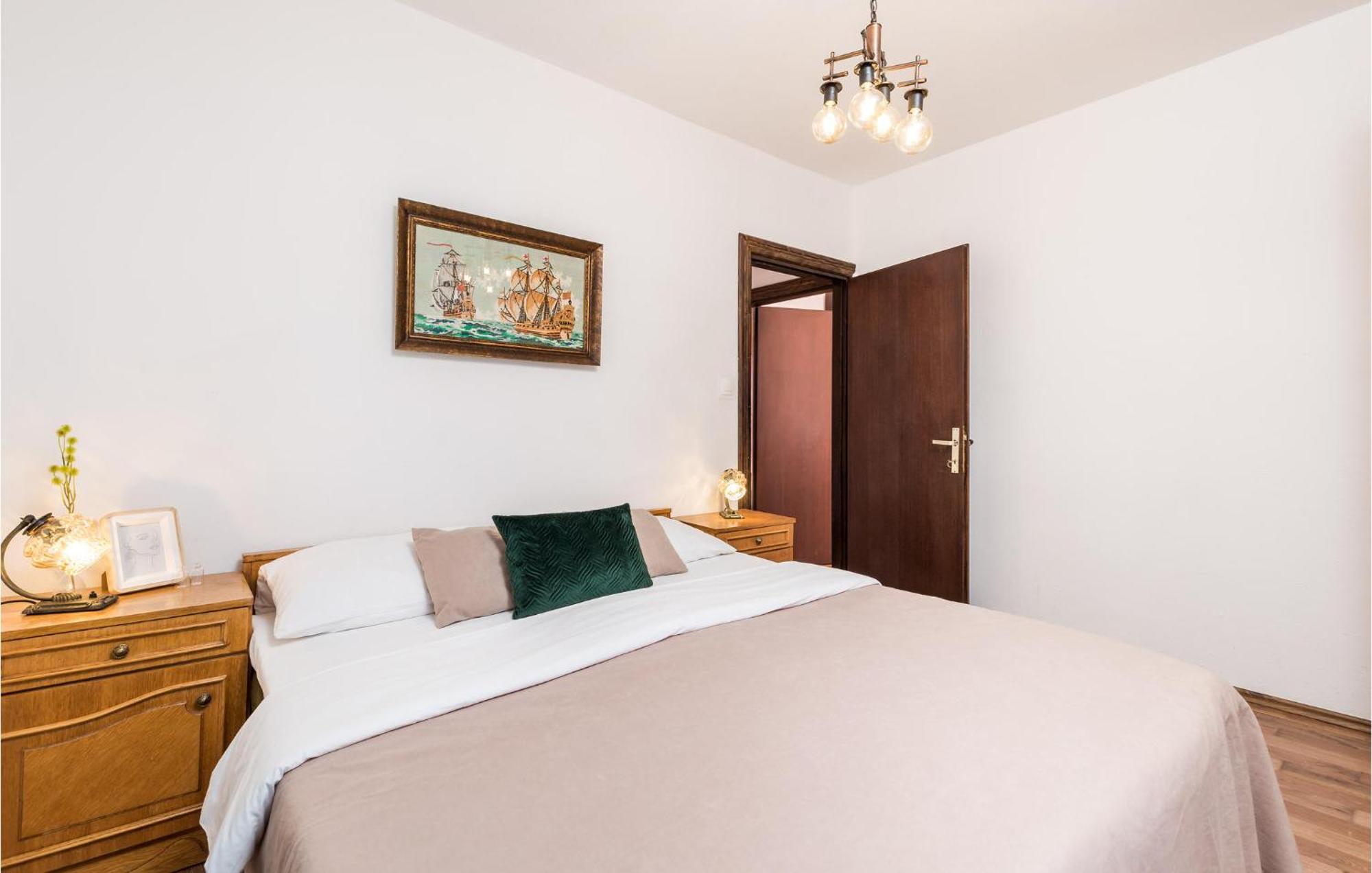 4 Bedroom Awesome Apartment In סווטי יוראי מראה חיצוני תמונה